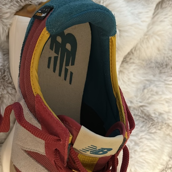 New Balance 327 M10/W11.5 Sneakers Shoes Red Teal  worn twice - Picture 10 of 12